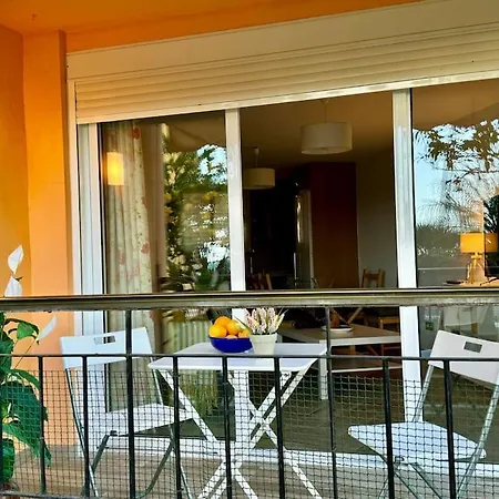 Charming Beachfront 公寓 埃斯特波纳